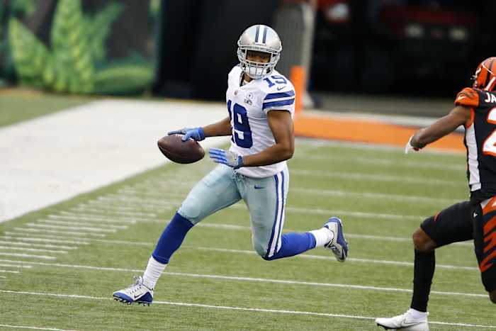 Dallas Cowboys WR Amari Cooper runs after catch